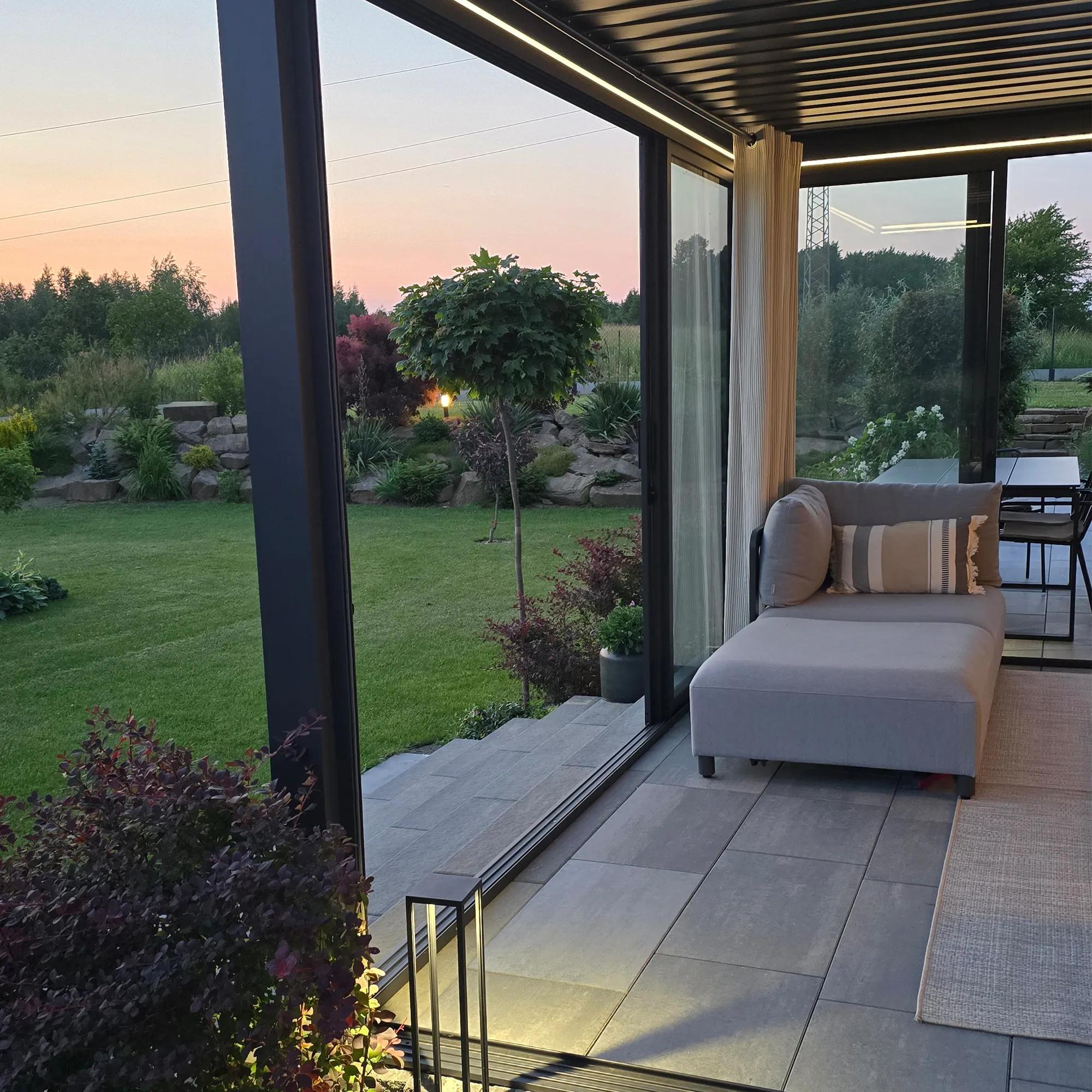 Drzwi przesuwne szklane 4M do pergoli Luxe antracytowe - zdjęcie 3