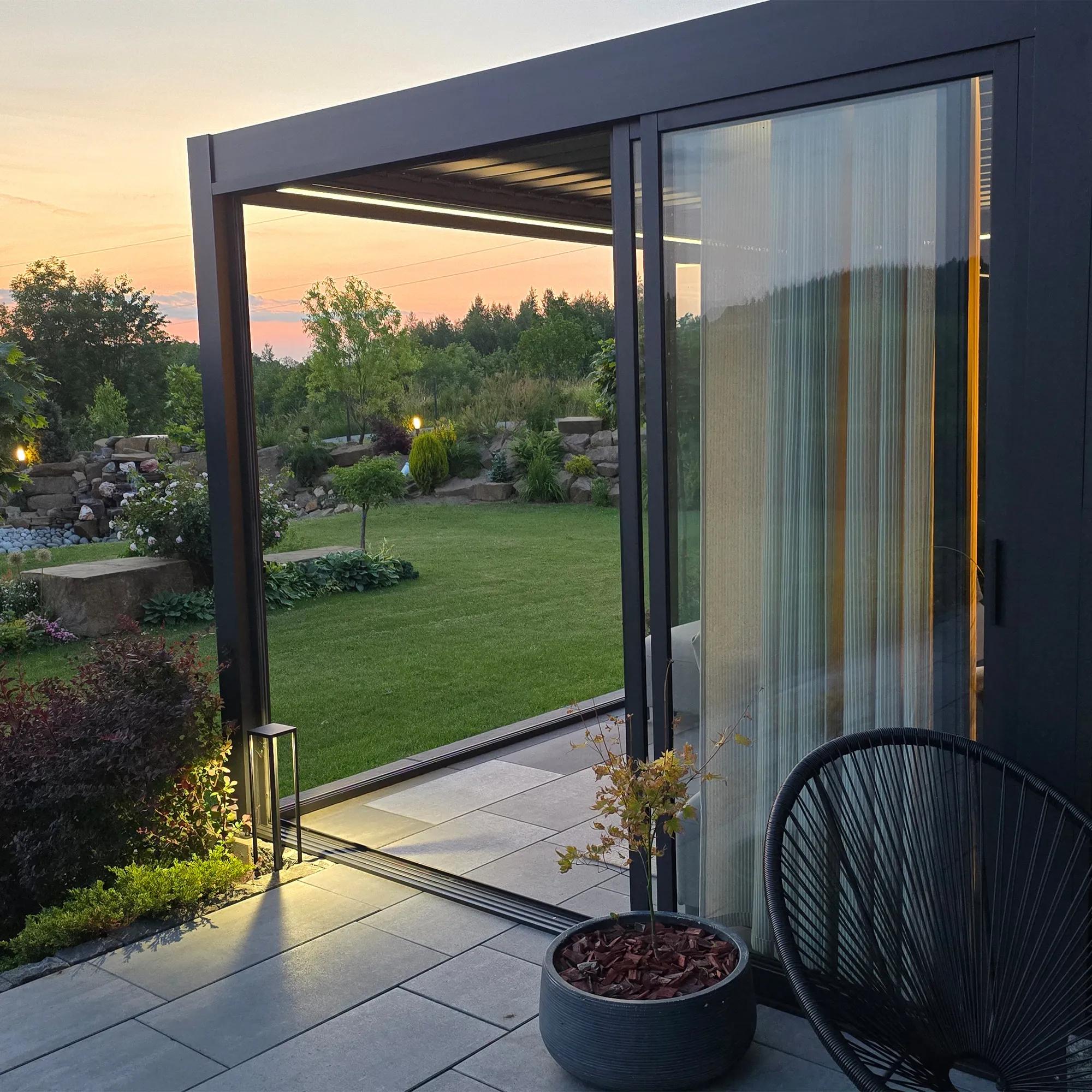 Drzwi przesuwne szklane 3M do pergoli Luxe antracytowe - zdjęcie 13